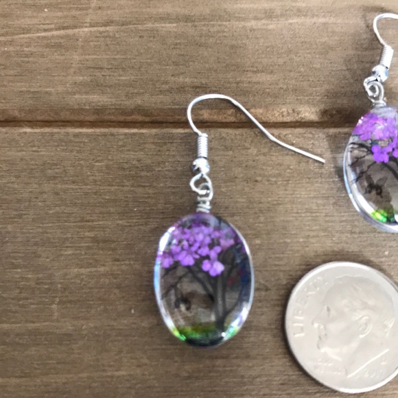 Gorgeous pressed flower in resin earrings! - Picture 3 of 3